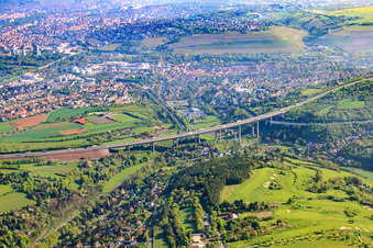 Vue aérienne de Viaduc de la vallée Heidingsfeld de l'A3 depuis le sud-ouest au-dessus du parcours de golf du Golf Club Würzburg eV à le quartier Heidingsfeld in Würzburg dans le département Bavière, Allemagne
