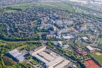Vue aérienne de Zone de peuplement à le quartier Heuchelhof in Würzburg dans le département Bavière, Allemagne