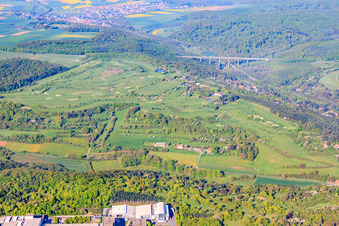 Vue aérienne de Parcours de golf du Golf Club Würzburg eV et viaduc de Heidingsfeld de l'A3 à le quartier Heuchelhof in Würzburg dans le département Bavière, Allemagne