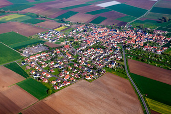 Vue aérienne de Champs agricoles et terres agricoles à Oberpleichfeld dans le département Bavière, Allemagne