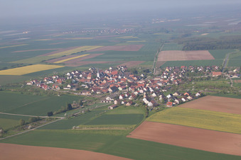 Vue aérienne de Quartier Dipbach in Bergtheim dans le département Bavière, Allemagne