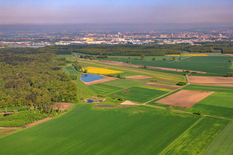 Vue aérienne de Approche transversale vers Two Eight depuis EDSF à Gochsheim dans le département Bavière, Allemagne