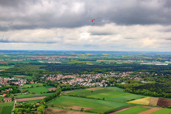 Vue aérienne de Lieu dans la forêt de Schwebheim à Schwebheim dans le département Bavière, Allemagne