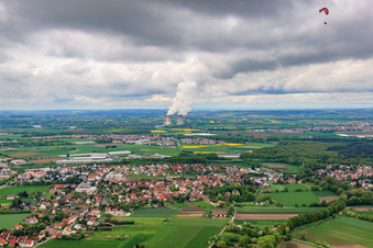Vue aérienne de Vue de la ville depuis l'est à Schwebheim dans le département Bavière, Allemagne