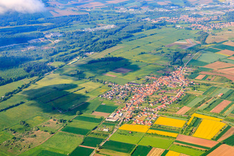 Vue aérienne de Village sur le Viehstrich à Schweighofen dans le département Rhénanie-Palatinat, Allemagne