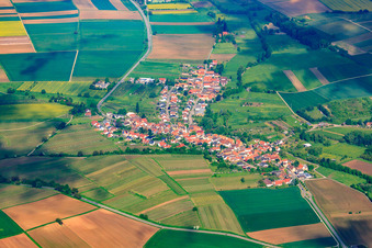 Vue aérienne de Nuage au-dessus du village d'Erlenbachtal à Oberhausen dans le département Rhénanie-Palatinat, Allemagne