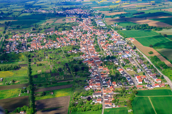 Vue aérienne de Village sur le Viehstrich vu du nord-est à Steinfeld dans le département Rhénanie-Palatinat, Allemagne