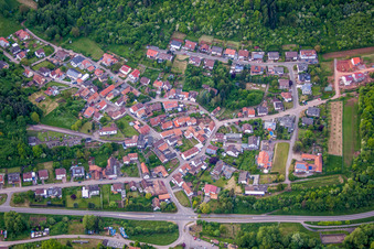 Vue aérienne de Vue sur le village à Waldhambach dans le département Rhénanie-Palatinat, Allemagne