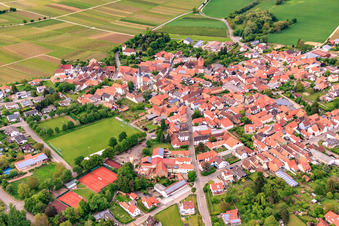 Vue aérienne de Centre du village vu du sud-ouest à le quartier Mörzheim in Landau in der Pfalz dans le département Rhénanie-Palatinat, Allemagne