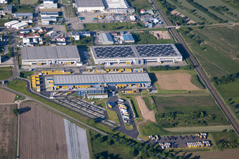 Entrepôts et bâtiments d'expédition de Dachser GmbH & Co.KG à Malsch dans le département Bade-Wurtemberg, Allemagne vue du ciel