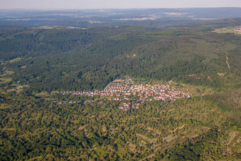 Vue aérienne de Vue sur le village à le quartier Waldprechtsweier in Malsch dans le département Bade-Wurtemberg, Allemagne