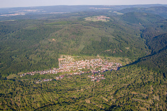 Vue aérienne de Vue sur le village à le quartier Waldprechtsweier in Malsch dans le département Bade-Wurtemberg, Allemagne