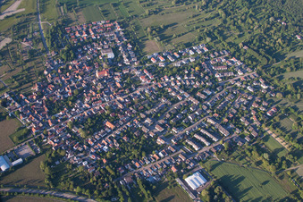 Vue aérienne de Quartier Ettlingenweier in Ettlingen dans le département Bade-Wurtemberg, Allemagne