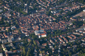 Vue aérienne de Vieille ville vue du sud-ouest à Ettlingen dans le département Bade-Wurtemberg, Allemagne