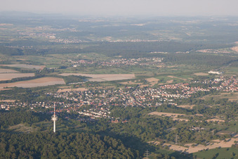 Vue aérienne de Hohenwettersbach à le quartier Grünwettersbach in Karlsruhe dans le département Bade-Wurtemberg, Allemagne