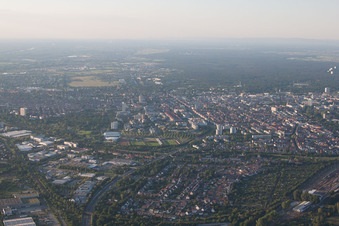 Vue aérienne de Du sud à le quartier Weiherfeld-Dammerstock in Karlsruhe dans le département Bade-Wurtemberg, Allemagne