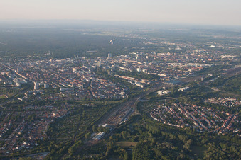 Vue aérienne de Du sud à le quartier Weiherfeld-Dammerstock in Karlsruhe dans le département Bade-Wurtemberg, Allemagne