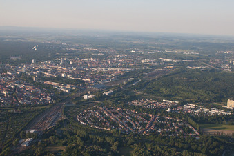 Photographie aérienne de Du sud à le quartier Weiherfeld-Dammerstock in Karlsruhe dans le département Bade-Wurtemberg, Allemagne