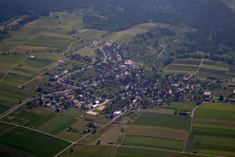 Vue aérienne de Vue des rues et des maisons dans les quartiers résidentiels à le quartier Bickelsberg in Rosenfeld dans le département Bade-Wurtemberg, Allemagne