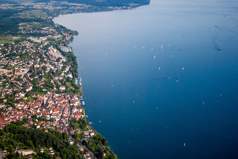 Vue aérienne de Centre-ville au bord du lac de Constance à Überlingen dans le département Bade-Wurtemberg, Allemagne
