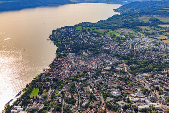 Vue aérienne de Ville au bord du lac de Constance vue du sud-est à Überlingen dans le département Bade-Wurtemberg, Allemagne