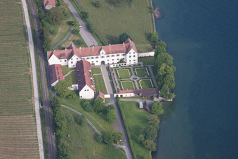 Complexe du château du lac de Constance-Château de Maurach à le quartier Seefelden in Uhldingen-Mühlhofen dans le département Bade-Wurtemberg, Allemagne d'en haut