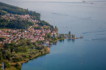 Photographie aérienne de Ensemble de bâtiments palafittiques Unteruhldingen au lac de Constance à le quartier Unteruhldingen in Uhldingen-Mühlhofen dans le département Bade-Wurtemberg, Allemagne