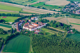 Vue aérienne de École Château Salem dans le Monastère et Château Salem à le quartier Stefansfeld in Salem dans le département Bade-Wurtemberg, Allemagne
