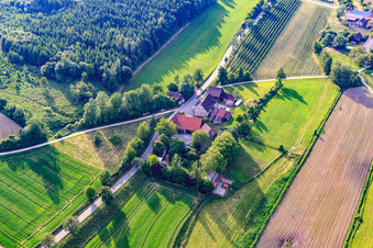 Vue aérienne de Vers le pont à le quartier Altheim in Frickingen dans le département Bade-Wurtemberg, Allemagne