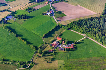 Vue aérienne de Freiheithof avec Ludwig Blacksmith à le quartier Rast in Sauldorf dans le département Bade-Wurtemberg, Allemagne