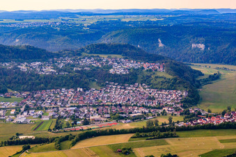 Vue aérienne de Tuttlinger Straße à Fridingen an der Donau dans le département Bade-Wurtemberg, Allemagne