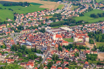 Photographie aérienne de Vue de la ville depuis le nord avec le château Meßkirch et l'église Saint-Martin à Meßkirch dans le département Bade-Wurtemberg, Allemagne