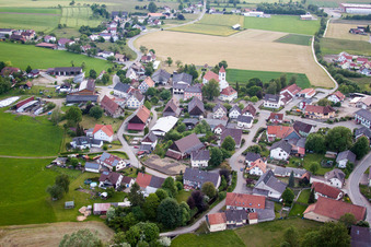 Vue aérienne de Vue sur le village à le quartier Rast in Sauldorf dans le département Bade-Wurtemberg, Allemagne