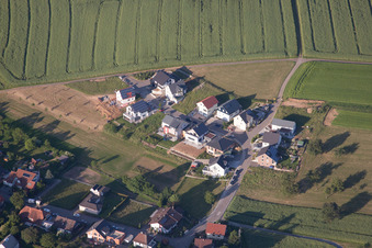 Vue aérienne de Sentier panoramique à le quartier Dürrenbüchig in Bretten dans le département Bade-Wurtemberg, Allemagne
