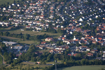 Vue aérienne de Rue Brühl à le quartier Diedelsheim in Bretten dans le département Bade-Wurtemberg, Allemagne