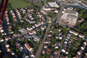 Vue aérienne de Steinzeugstr à le quartier Diedelsheim in Bretten dans le département Bade-Wurtemberg, Allemagne