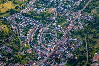 Vue aérienne de Tannenstr à le quartier Berghausen in Pfinztal dans le département Bade-Wurtemberg, Allemagne