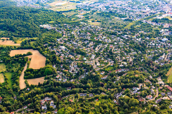 Vue aérienne de Geigersberg vu du nord-est à le quartier Durlach in Karlsruhe dans le département Bade-Wurtemberg, Allemagne