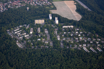 Vue aérienne de Bergwaldsiedlung à le quartier Durlach in Karlsruhe dans le département Bade-Wurtemberg, Allemagne