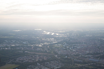Vue aérienne de De l'est à le quartier Grünwinkel in Karlsruhe dans le département Bade-Wurtemberg, Allemagne