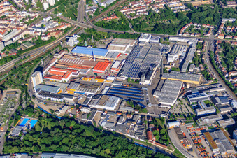 Vue aérienne de Zone industrielle Carl-Metz-Straße Pfannkuchstraße avec Michelin Reifenwerke AG & Co. KGaA, Rosenbauer Karlsruhe GmbH et Alexander Bürkle GmbH & Co. KG à le quartier Grünwinkel in Karlsruhe dans le département Bade-Wurtemberg, Allemagne