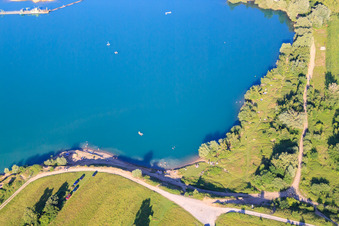 Vue aérienne de Lac de baignade Epplesee à le quartier Silberstreifen in Rheinstetten dans le département Bade-Wurtemberg, Allemagne