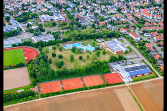 Vue aérienne de Courts de tennis au Rebmeerbad Bad Bergzabern à Bad Bergzabern dans le département Rhénanie-Palatinat, Allemagne