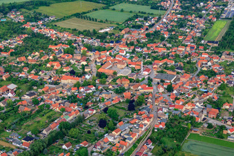 Vue aérienne de Place du Berger à le quartier Rieder in Ballenstedt dans le département Saxe-Anhalt, Allemagne