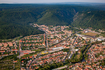 Vue aérienne de Vue des rues et des maisons dans les quartiers résidentiels à Thale dans le département Saxe-Anhalt, Allemagne