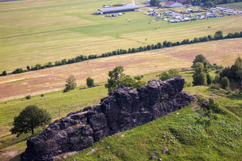 Vue aérienne de Massif rocheux et paysage de montagne Gegensteine du Teufelsmauer près de Ballenstedt dans le district de Rieder à Ballenstedt dans le département Saxe-Anhalt, Allemagne