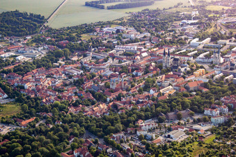 Vue aérienne de Place de la Cathédrale à Halberstadt dans le département Saxe-Anhalt, Allemagne