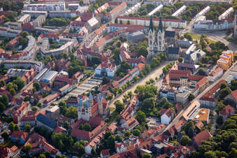 Vue aérienne de Construction de l'église de la cathédrale à Halberstadt dans le département Saxe-Anhalt, Allemagne