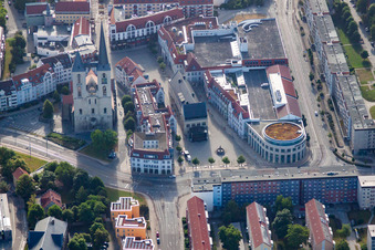 Vue aérienne de Holzmarkt, Rathauspassagen et l'église Saint-Martini à Halberstadt dans le département Saxe-Anhalt, Allemagne