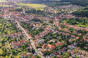 Vue aérienne de B185 et Avenue à Ballenstedt dans le département Saxe-Anhalt, Allemagne
